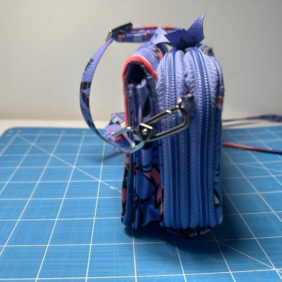 NWT Vera Bradley Quilted Floral Crossbody Hipster Wallet RFID w/Mural Print - Picture 5 of 15